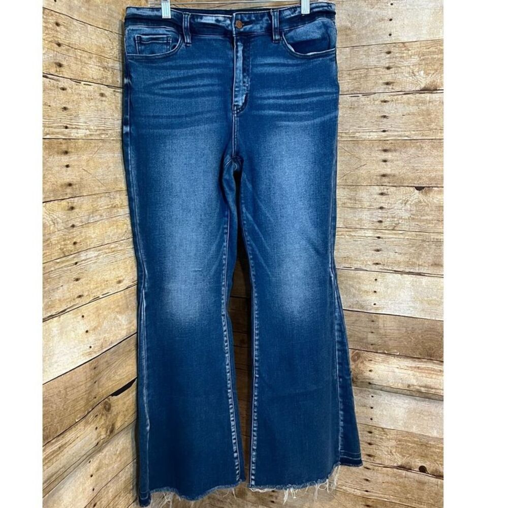 KANCAN HIGH-RISE SUPER FLARE STRETCH CASUAL WESTERN EVERYDAY WEAR JEANS SIZE 30
